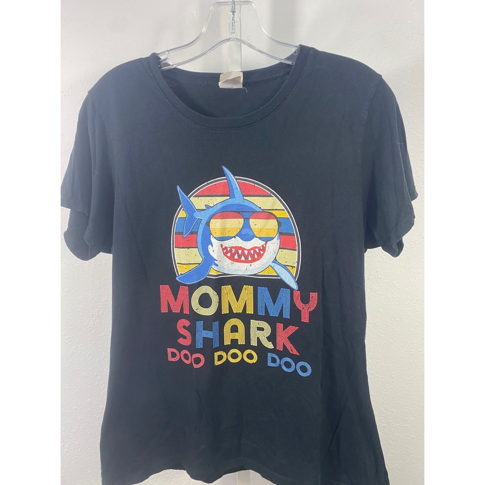 Port & Company Mommy Shark Graphic T-Shirt Black Ladies Large Retro Sunset Tee